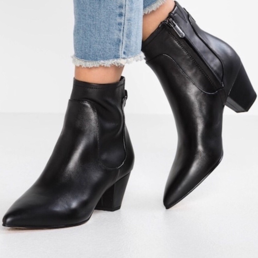 Sam Edelman Karlee Black Leather Pointed Toe Ankle Boots Kitten Block Heel 7M